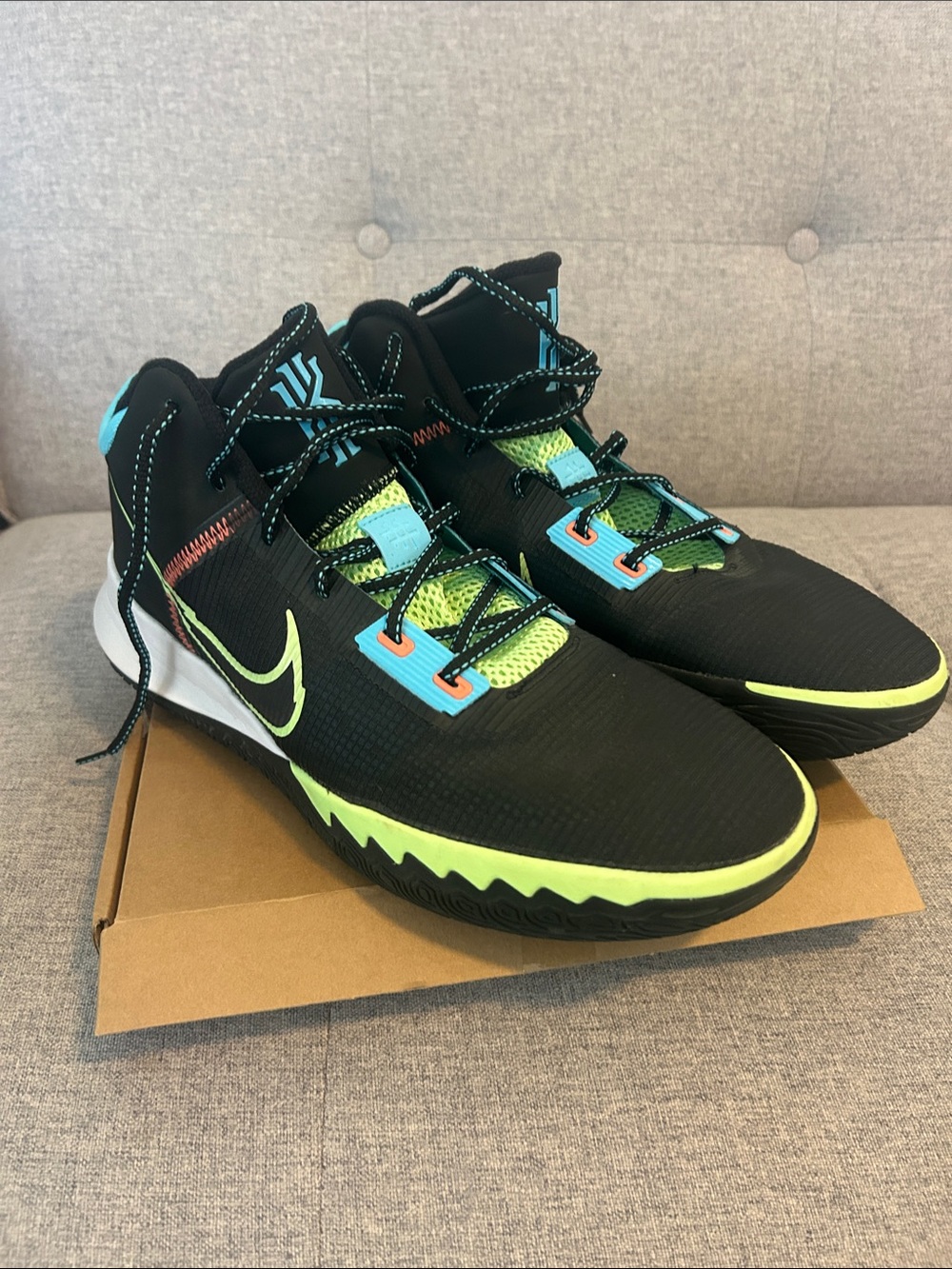 Kyrie Irvin FNike Black & Neon Green Men's Basketball Sneakers